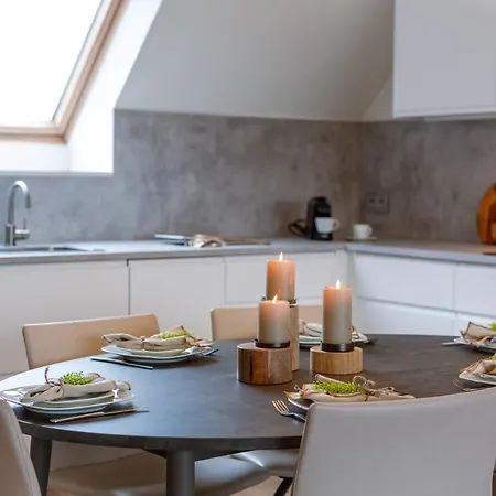 Beautiful And Spacious With Terrace
