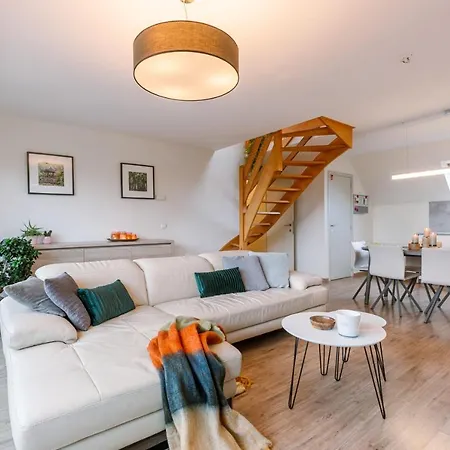 Beautiful And Spacious With Terrace